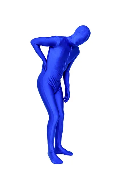 Człowiek w niebieskim stroju ma ból pleców — Zdjęcie stockowe