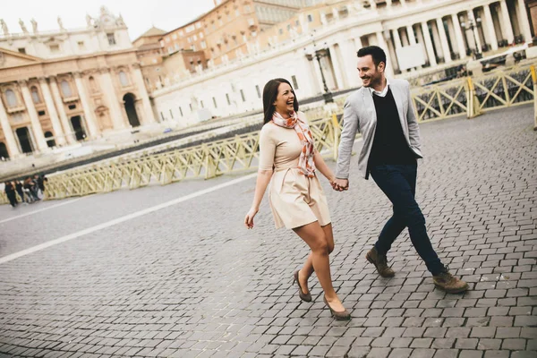 Caminhada de casal no Vaticano — Fotografia de Stock