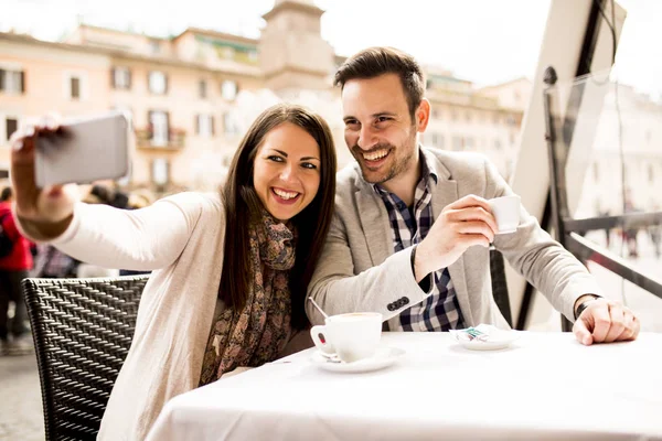 Пара selfie в Римі — стокове фото