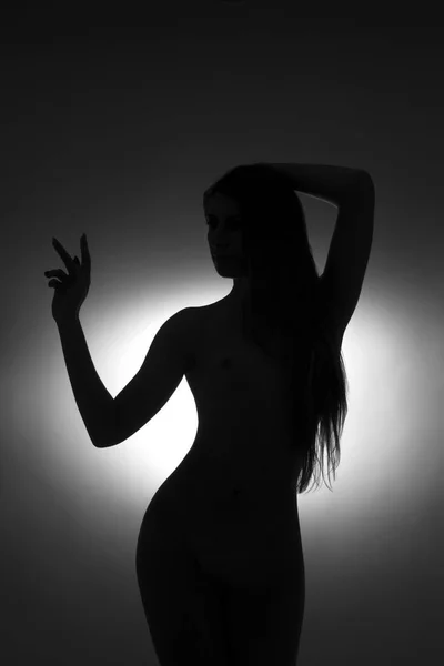 Schwarz-weiße Silhouette des niedlichen jungen Mädchens — Stockfoto