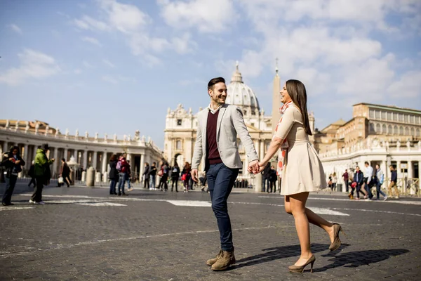 Caminhada de casal no Vaticano — Fotografia de Stock