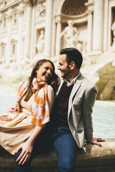 Pasangan bahagia di Roma — Stok Foto
