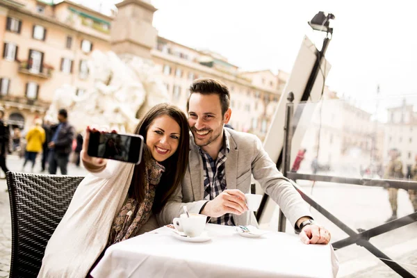 Couple selfie in Rome — Stock Photo, Image