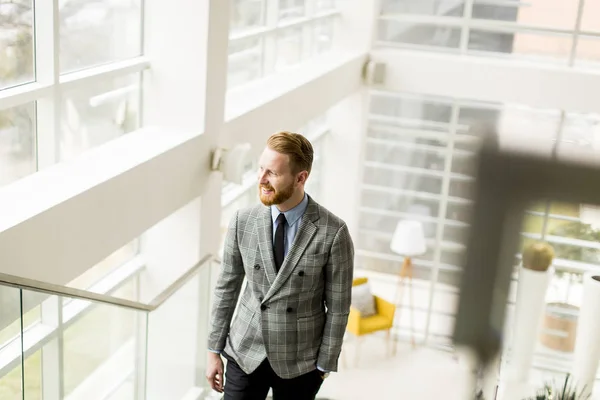 Businessman going up the stairs — Stock Photo, Image