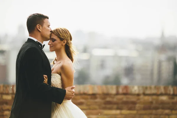 Düğün çifti açık