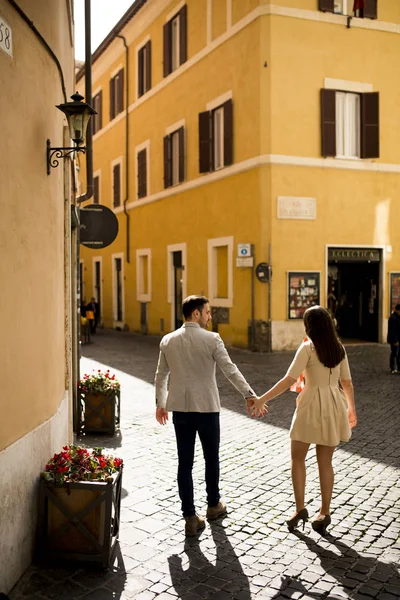 Casal amoroso em Roma — Fotografia de Stock