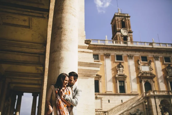 Couple aimant à Rome — Photo