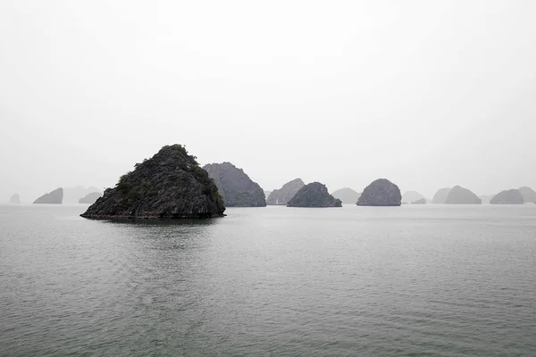 Ha long Bay in Vietnam — Stockfoto