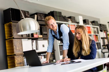 Ofiste çalışanlar.