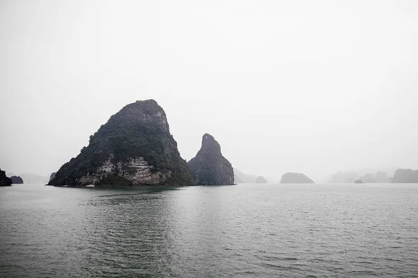 Ha long Bay in Vietnam — Stockfoto