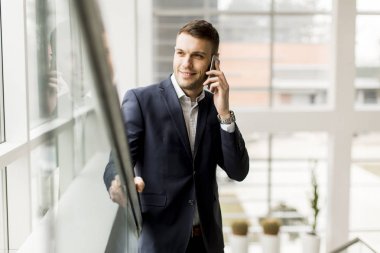 işadamı ile smartphone ofis