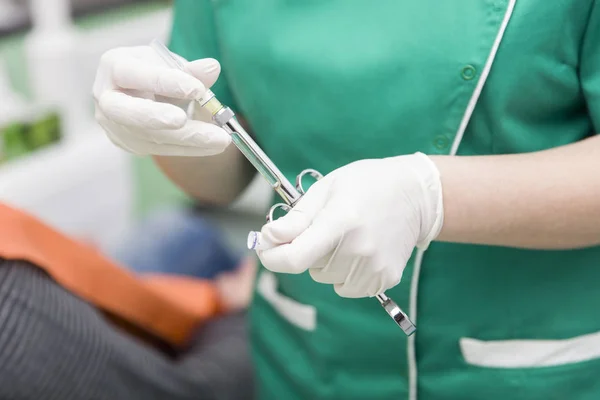 Jeringa de sujeción para dentista — Foto de Stock