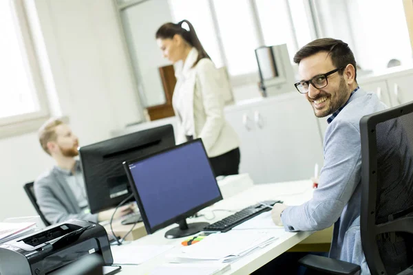 Socios comerciales en oficinas modernas —  Fotos de Stock