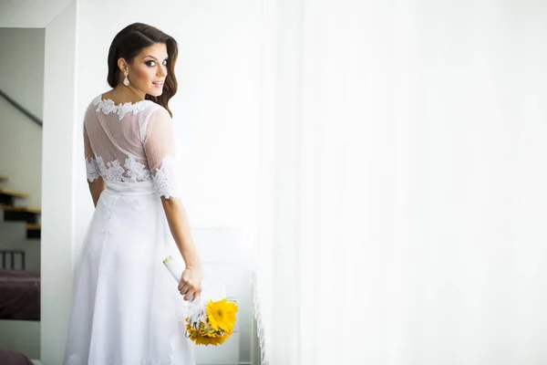 Young pregnant bride — Stock Photo, Image