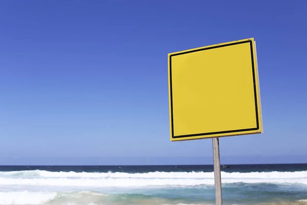 Segno di spiaggia dal mare — Foto Stock