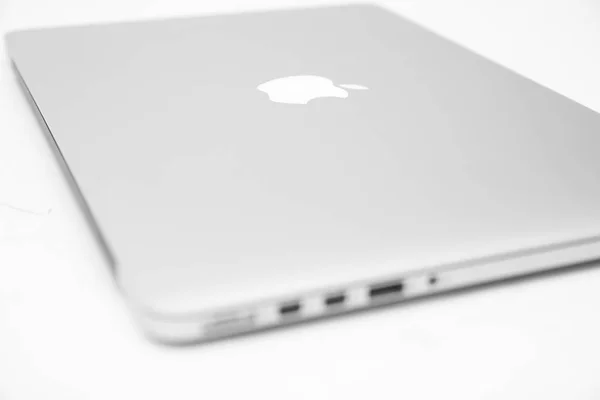 MacBook-лептопом — стокове фото