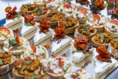 Lezzetli meze renkli kanepe