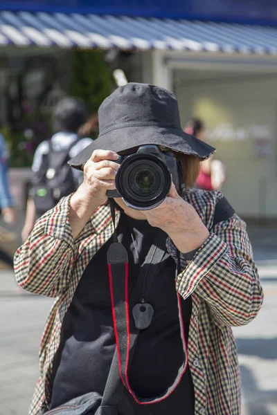 Fotógrafo japonês em Tóquio — Fotografia de Stock