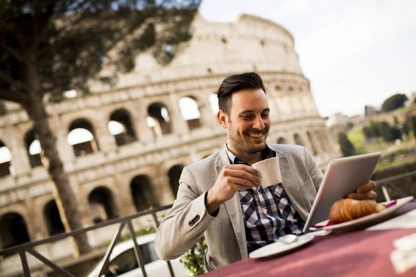 Young man having coffee in Rome — Stock Photo, Image