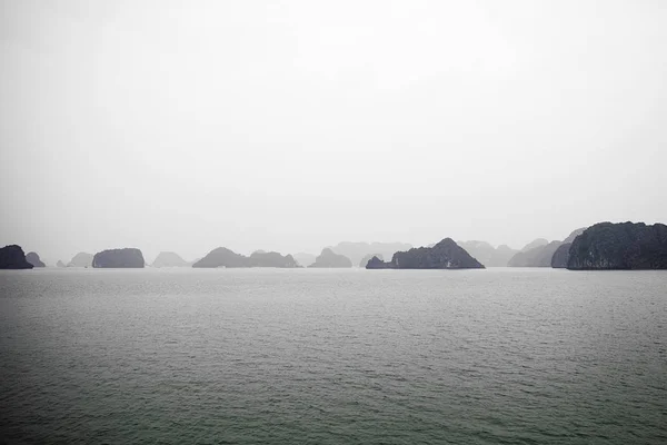 Ha long Bay in Vietnam — Stockfoto