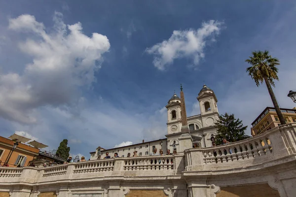 Trinita dei monti církev v Římě — Stock fotografie