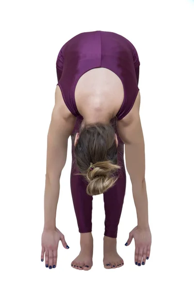 Młoda kobieta ćwiczy jogę — Zdjęcie stockowe