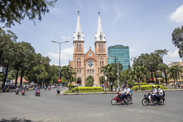 Catedral de Notre Dame Basílica de Saigón — Foto de Stock