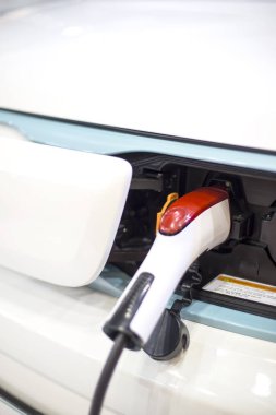 Elektrikli araba şarj aleti