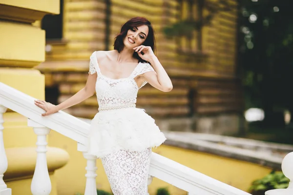 Young woman in white dress — Stock Photo, Image