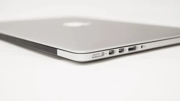 Macbook のラップトップ コンピューター — ストック写真