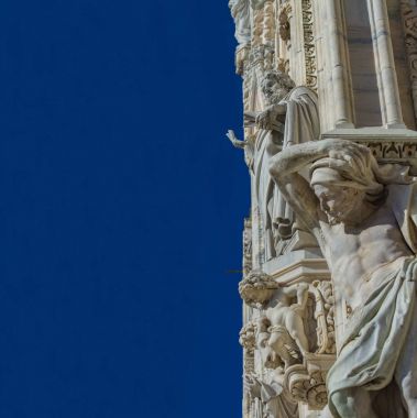 Milano Katedrali'ne görünümü