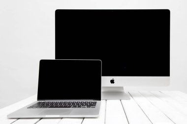 MacBook laptop ve imac bilgisayar