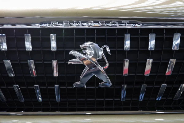 Peugeot voiture à l'exposition — Photo