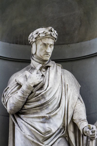 佛罗伦萨的Dante Alighieri雕像 — 图库照片