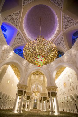 Şeyh Zayed, Abu Dabi 'deki Büyük Cami.