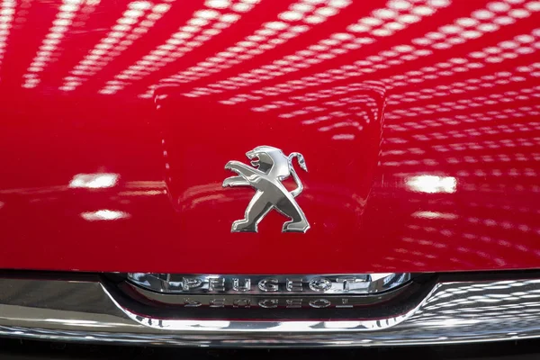 Carro peugeot — Fotografia de Stock