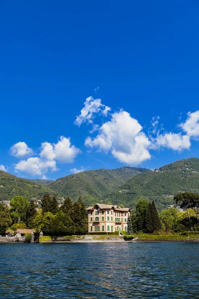 Tavernola en el lago Como, Italia — Foto de Stock