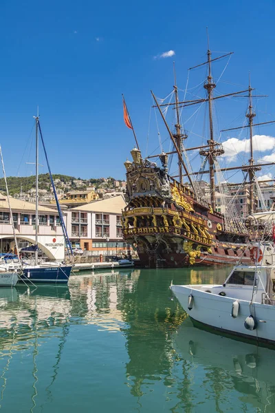 Porto antico en Génova, Italia — Foto de Stock