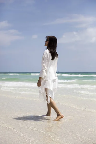 Pretty Young Vietnamese Woman White Dress Sunglasses Tropical Beach — Stock Photo, Image