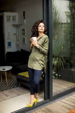 Modern kadın kahve içme