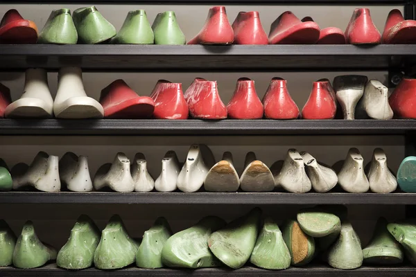 Обувь мастерская вид — стоковое фото