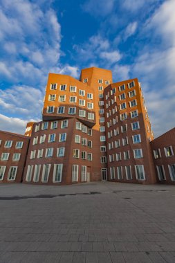 Dusseldorf limanının Gehry binalar