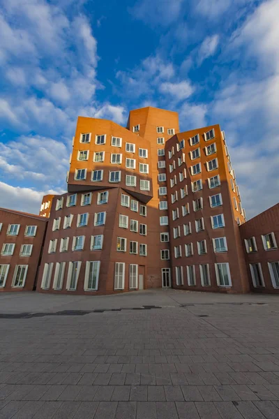 Dusseldorf limanının Gehry binalar — Stok fotoğraf