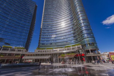 Milan Porta Nuova adlı modern gökdelenler