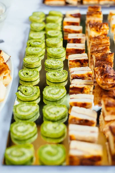 Pequeños bocados en la mesa —  Fotos de Stock