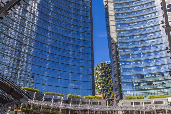 Milan Porta Nuova adlı modern gökdelenler