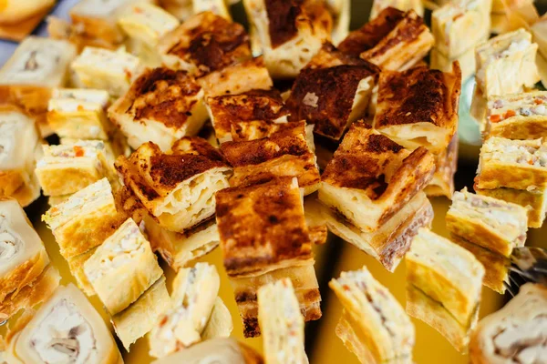 Pequeños bocados en la mesa —  Fotos de Stock