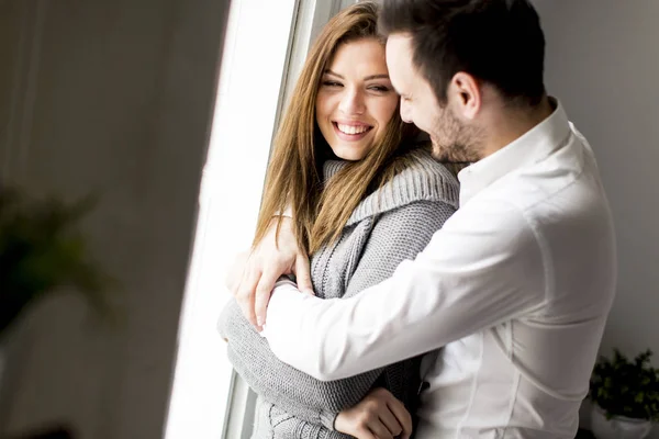 Zwei verliebte Menschen verbringen Zeit miteinander — Stockfoto