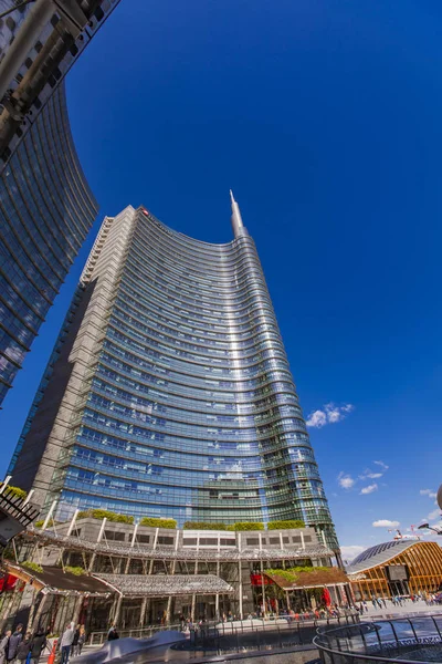 Moderne Wolkenkratzer an der Porta Nuova in Mailand — Stockfoto