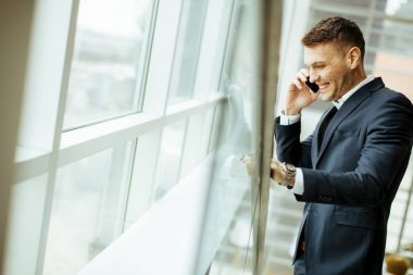 işadamı ile smartphone ofis